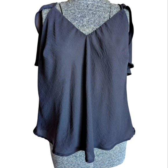 Future Collective NWT Flowy Flutter Sleeve Blouse Sz M - Picture 5 of 9
